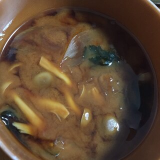 ブナシメジと玉ねぎの味噌汁